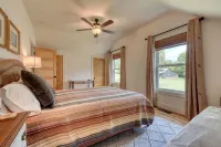Creek Front and Gorgeous Mountain View’s, Fishing, Tubing, WiFi