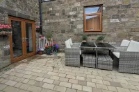 Cozy Cottage Close to Haworth Sleeps 2 with Garden Hotels in Keighley