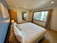 Lake Getaway in Sandpoint with Hot Tub