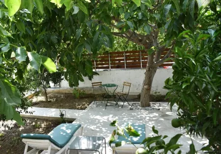 Pirgos Colorful Studio Sleeps 2 Parking WiFi AC