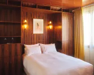 Hôtel Présent - 200m des Arènes d'Arles - Encore Mieux Hotels in Arles