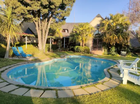 Lipizzaner Lodge - Kyalami, Midrand Отели в г. Мидранд