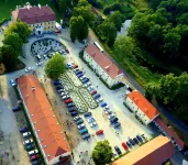 Pałac Wiechlice - Hotel, Restaurant, Spa - parking