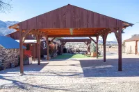 제브라 랜치의 3베드룸 러스틱 리트리트 홈