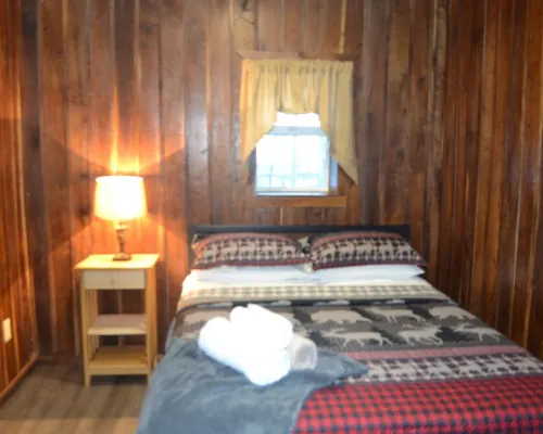 Cozy River front cabin w/Private natural spring. Pet Friendly! Hotels in Powell County