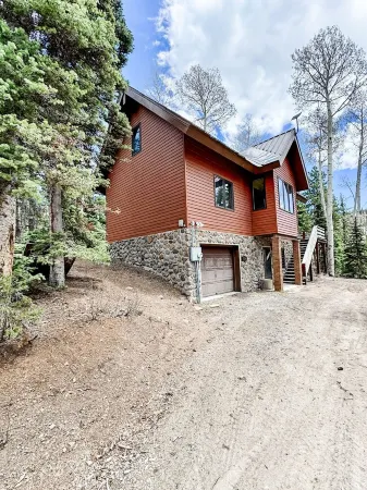 Escape into Nature - Cozy Beaver Cabin by Eagle Point Ski Resort & Puffer Lake