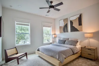 Picturesque Getaway 7BR, Hot Tub, Mins to DT Hôtels à proximité de : Buck Godfrey Stadium
