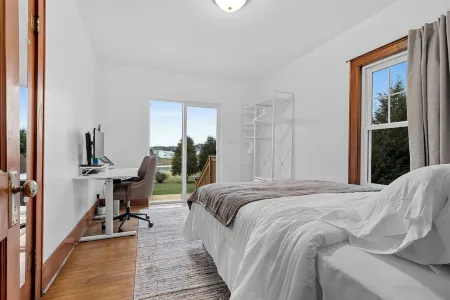 Cozy Riverfront Retreat Отели в г. Саамико