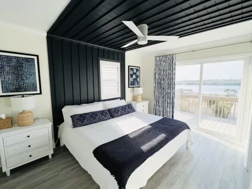 Waterfront Soundside Cottage with Private Dock - Steps to the Beach! Sleeps 4.