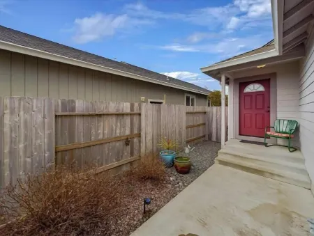 Sagewood Retreat-Centrally Located