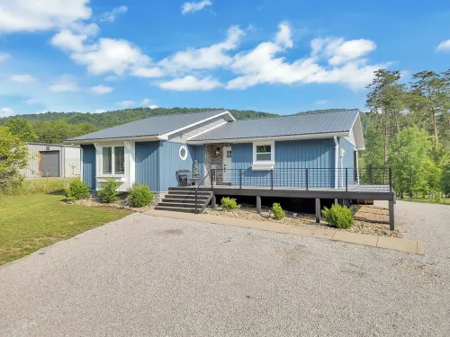 FLAT Lakefront Home at Summer Breeze w/ Private Dock & Kayaks & Paddle Boards