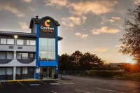 Comfort Suites Kingston Central - parking