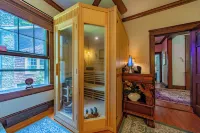 1920s Phoenicia Bungalow w/ Vintage Furnishings, Sauna, Fireplace, & Fenced Yard Hotels in Phoenicia