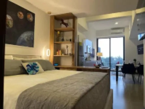 Unique Views deluxe apartment! Hotels in 