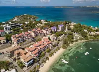 Grande Bay ~ Studio Unit~ Walk to Beach~Amazing Location