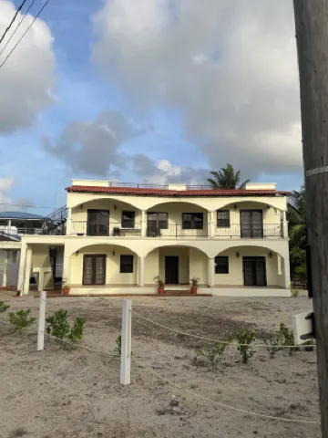 Paradise Inn Placencia - Turtle Suite on the beach Hotels in 