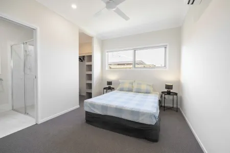 Sweet Home in Griffin, brand new & Spacious, 10 min to North Lake Westfield