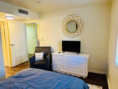 Charming 1-bedroom apartment with WiFi, AC in fantastic Mesa Hotels near Camelot Square