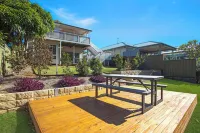 Cosy Renovated 2 Bed cottage on the water