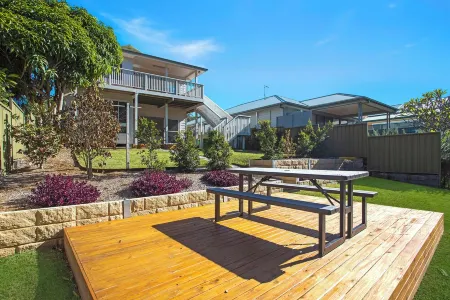 Renovated 3 bed Unit with Views