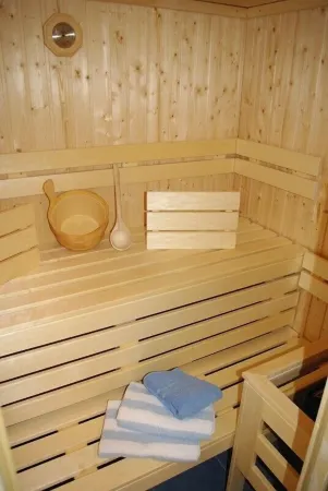 Family-friendly house under thatch for 6 people + 1 child, pets allowed