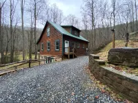 Secluded Cabin near Great Smoky Mts, Game room