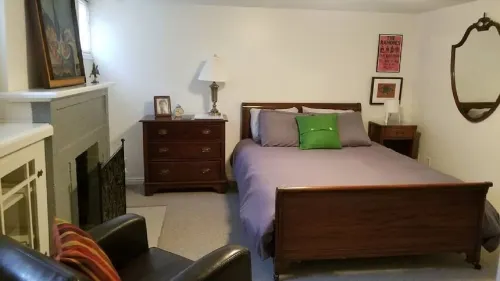 Entire basement apartment, Prime location!