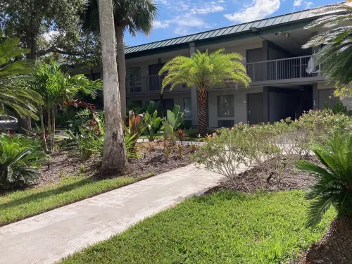 Paradise on the Sarasota Bay, Close to Gulf Beaches, Heated Pool, Restaurant Hotels in Whitfield