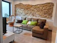 Cal Paó, Casa Rural Para 8 Personas, Ideal Para Familias, Patio con Barbacoa Hotel di Subirats