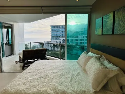 Luxury beach condo in Aria Ocean  호텔