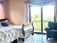 Playcation in Paradise villa with endless water view