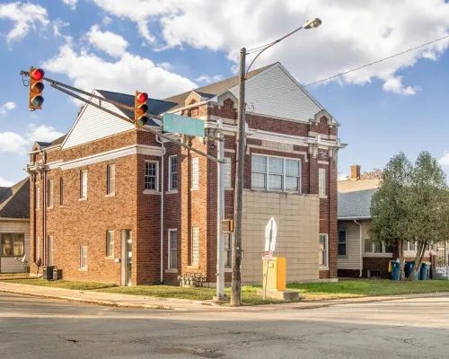 15 Min from Campus! Large 2BR Perfect for Groups! Hotels in Penn Township