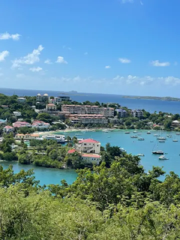 ISLAND DAZE Luxury Penthouse Beachfront 2B/2B Grande Bay Resort, Cruz Bay VIEWS! Отели в г. 