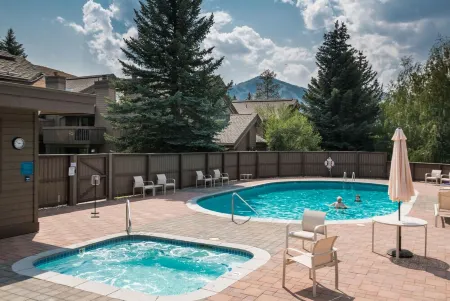 Stunning Snowcreek in SV on Dollar Mtn.... ski in ski out!