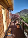 Blue Jay Inn Getaway with amazing views and wildlife