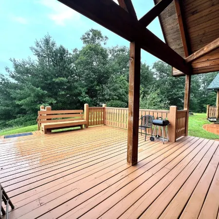 Cozy 3-bdrm cabin in Warrens with AC WiFi and a beautiful view off the back deck