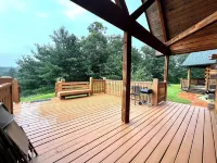 Cozy 3-bdrm cabin in Warrens with AC WiFi and a beautiful view off the back deck