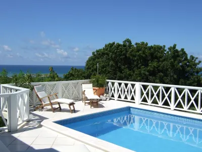 Private romantic retreat, ideally located, panoramic views, walk to the beach. Hotels in 