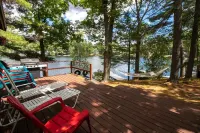 Classic Maine Cabin, Private Waterfront Easy Access to Nearby Amenities