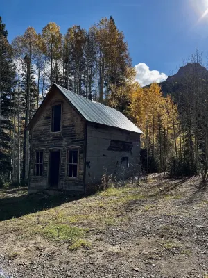 Flexcation in our mountain townhome | relax + walk to hot springs