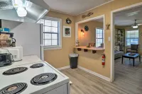 home- minutes aways from casinos and airport