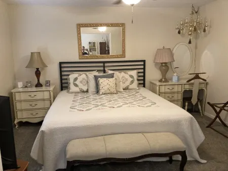 BestStays@Queen Bee Cozy for couples and small families Отели в г. Тилер