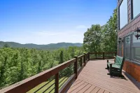 Spacious cabin with breathtaking mountain view! Pet Friendly! - Mountain View