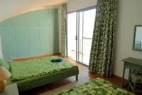 Villa with private pool, internet, close to the beach and sea views.