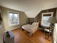Island Home Minutes Away from beaches, hiking, kayaking, or seaside dining