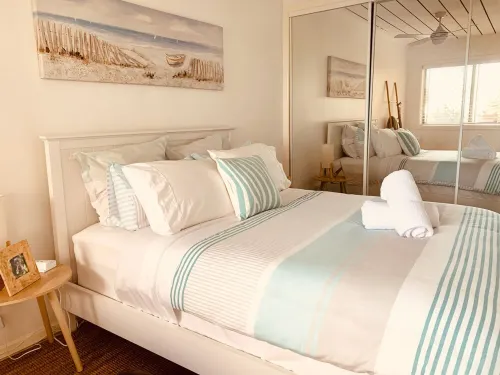 Coolangatta, Gold Coast unit walk to beach & shops