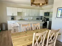 Mama Lou's Hide-A-Way Hotels in Alice Town