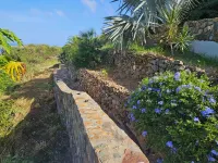 Folly View-Ocean sounds & views w/parking, full kitchen, A/C bedroom, Starlink Các khách sạn ở 
