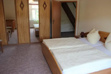 Apartments in the Harz, Large apartment 7 with 3 bedrooms - 6 people, dog ok. Отели в г. Вернигероде