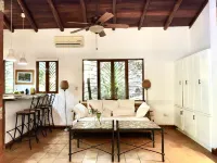 Perfect cozy family home. Location, pool, patio.